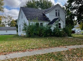 206 4th St NW, Buffalo Center, IA 50424