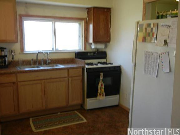4th image of 389 Arion St E