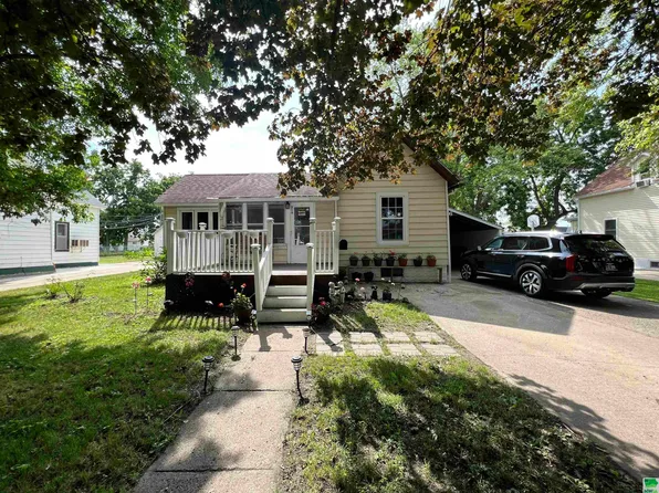 516 Hudson St, Storm Lake, IA 50588