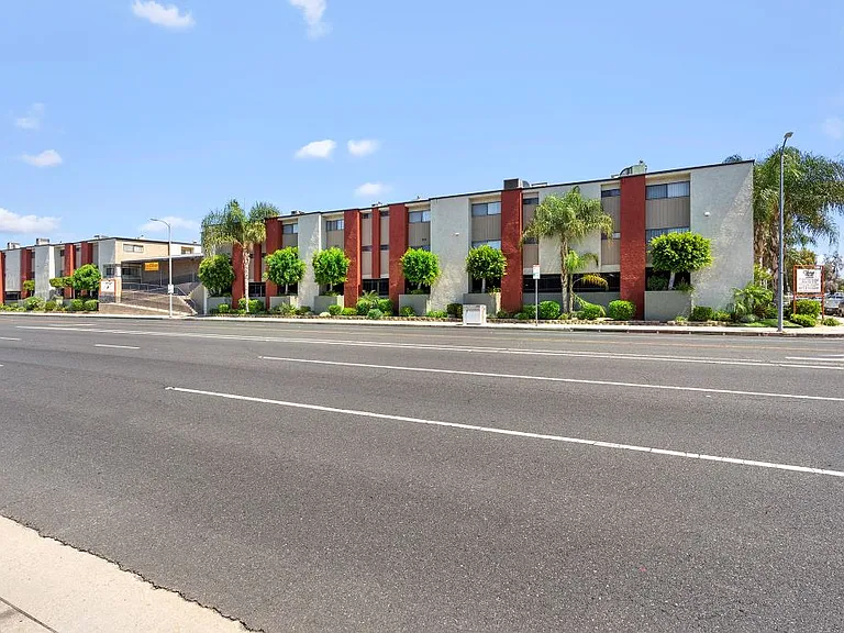 Topanga Terrace Apartments — Photo 27