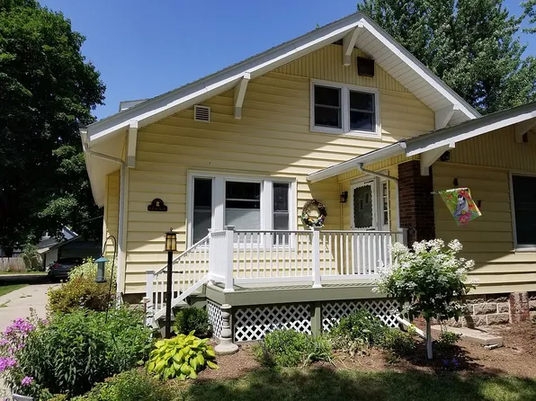 437 3rd Ave NE, Sioux Center, IA 51250