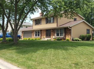 15330 W Harcove Dr, New Berlin, WI 53151