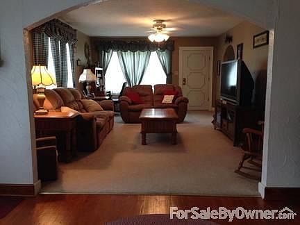 Living Room
						:
						Great size for entertaining