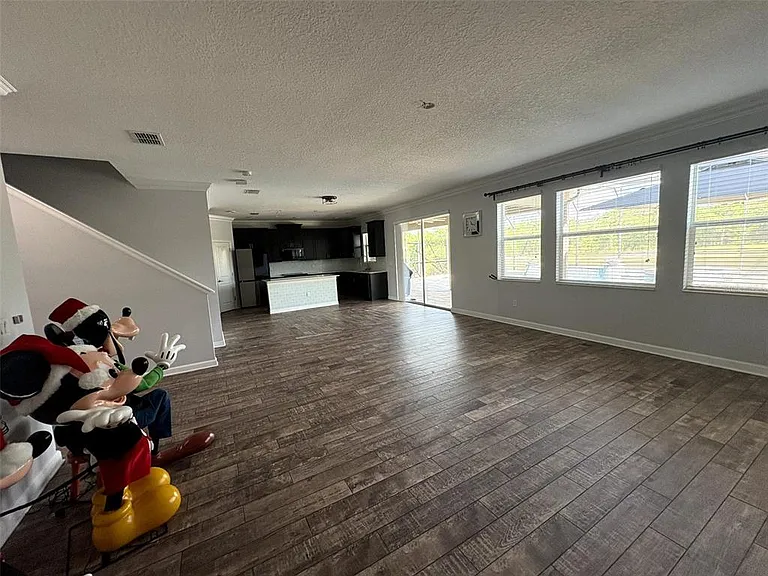 10342 Lovegrass Ln — Photo 7