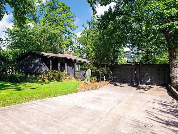 4th image of 211 Dawn St
