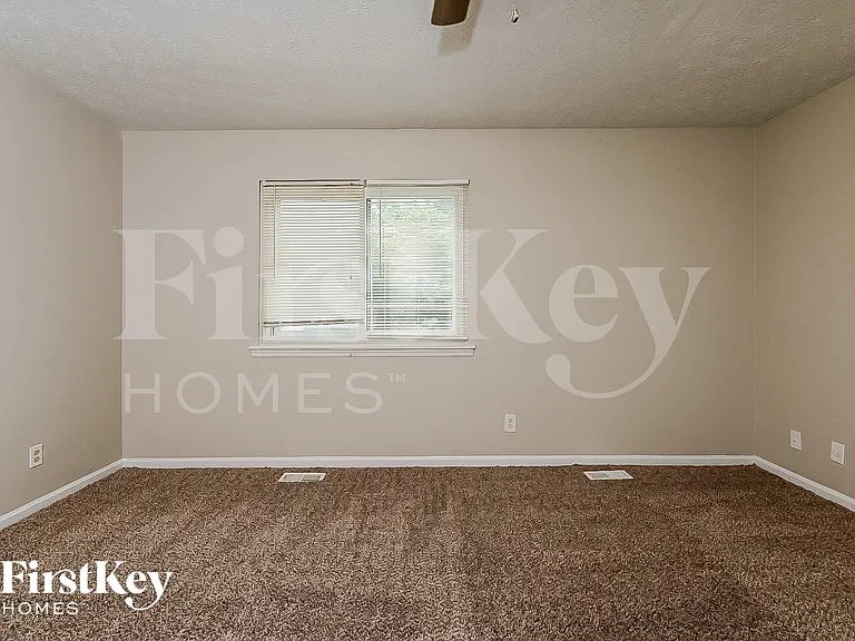 9075 Gatewood Dr — Photo 6