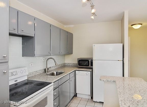 5th image of 88 W Schiller St APT 1501