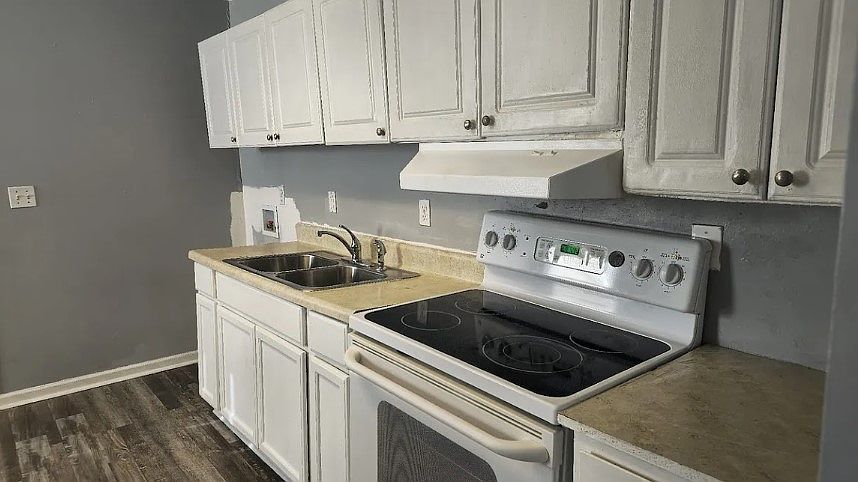 1st image of 137 Latimer Rd #137