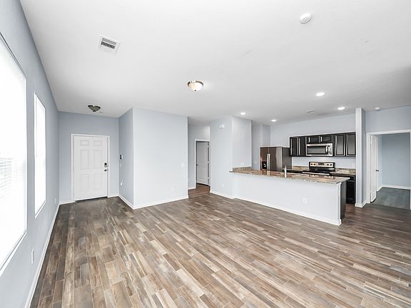 4th image of 1013 White Birch Ln