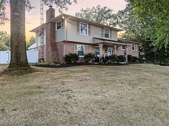 3rd image of 4277 Skycrest Dr NW