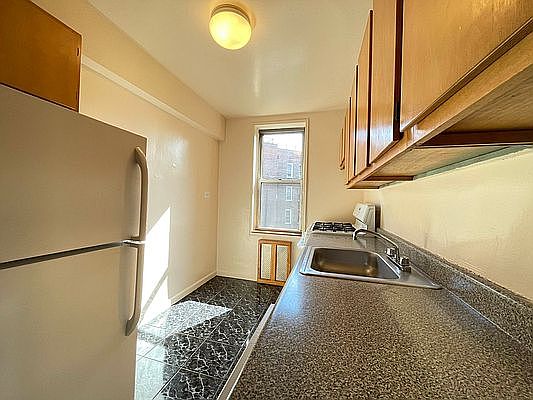 3rd image of 83-19 141st St APT 523