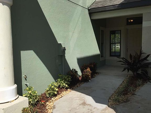 Located on 0082 in Creekwood Townhomes in Bradenton, FL