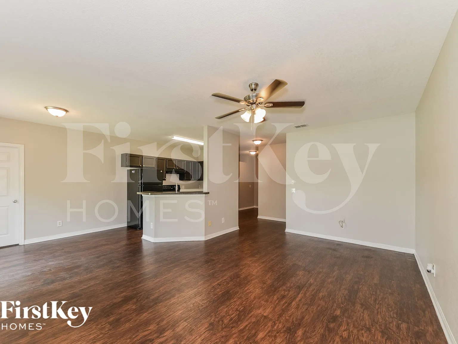 4 bed, 2.0 bath, 1400 sqft, $1,915 — Photo 3