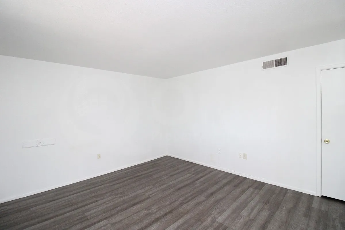 2 bed, 1.0 bath, 789 sqft, $995 — Photo 4