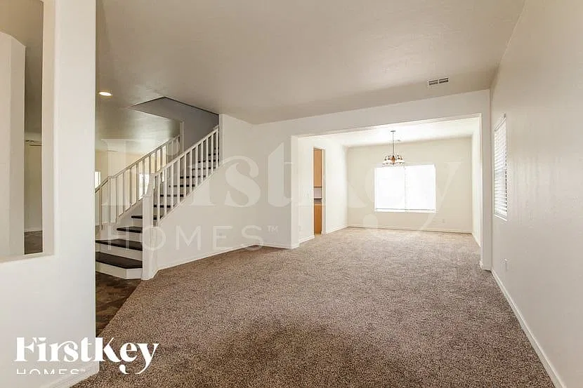 5 bed, 3.0 bath, 3166 sqft, $3,115 — Photo 2