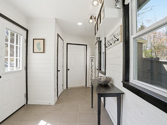 5th image of 299 Clarke Road Ext