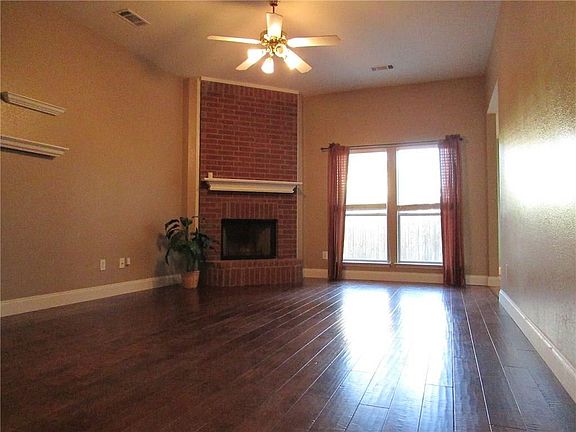 2nd image of 2704 Douglas Dr