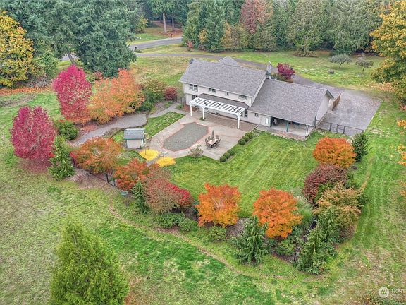 2nd image of 4600 Foxtrail Drive NE