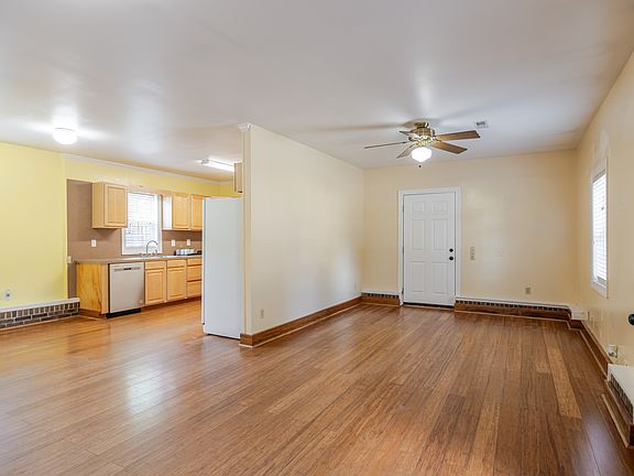4th image of 2621 1/2 W Willow Dr