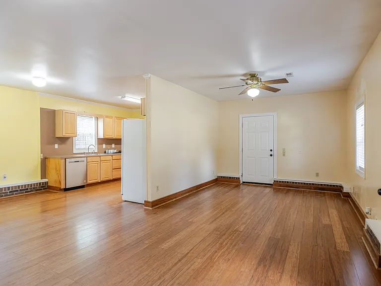 2621 1/2 W Willow Dr — Photo 4