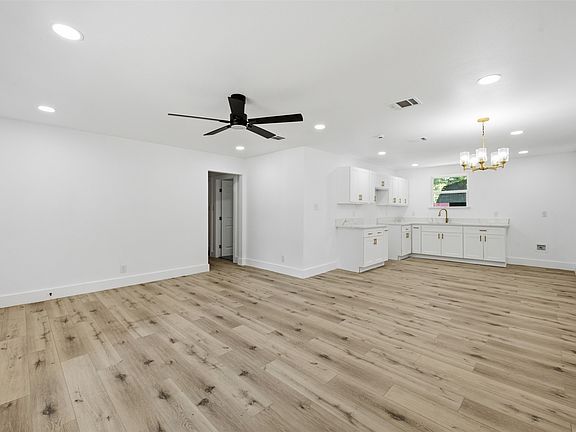 2nd image of 4704 Forbes St
