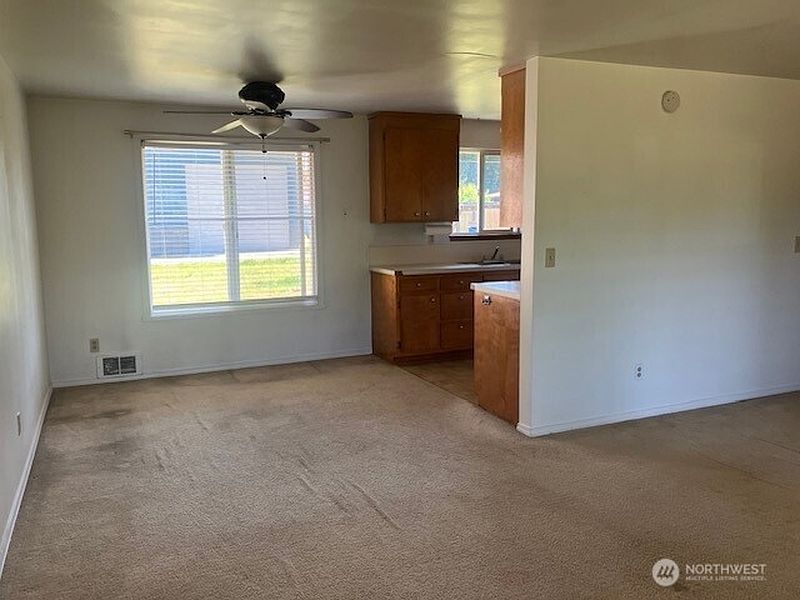 5th image of 31733 W Rutherford Street