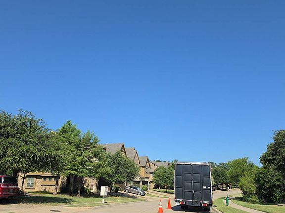 4th image of 960 Brook Forest Ln