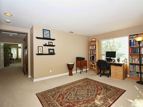 4th image of 404 Fisher Cir