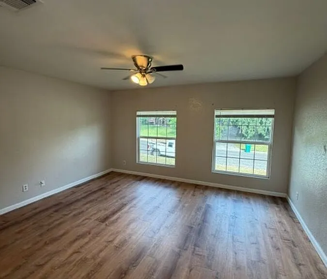 815 Cedar Oaks Ln — Photo 14