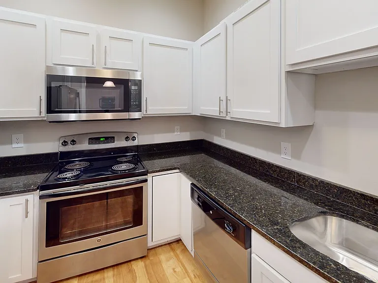 Park Madison Apartments — Photo 8