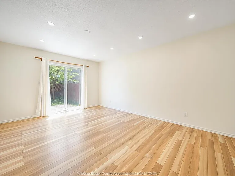 1229 Arncliffe Pl — Photo 14