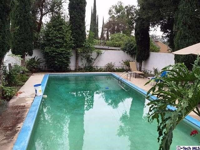 2nd image of 440 W Altadena Dr