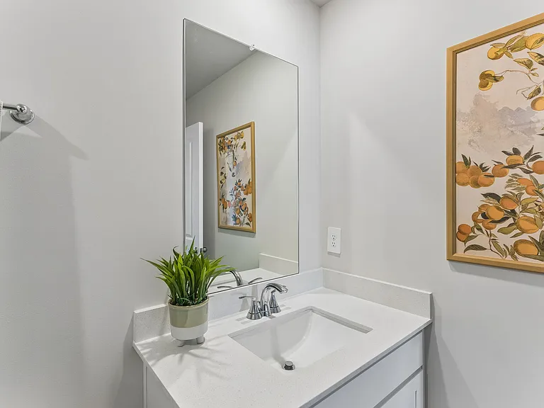 1735 Flora Grv — Photo 13