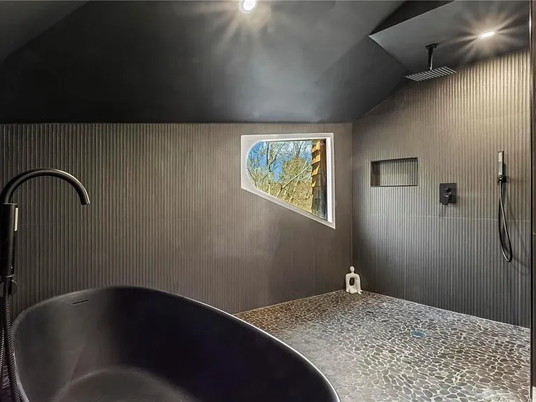 120 Laurel Dr NE — Photo 29