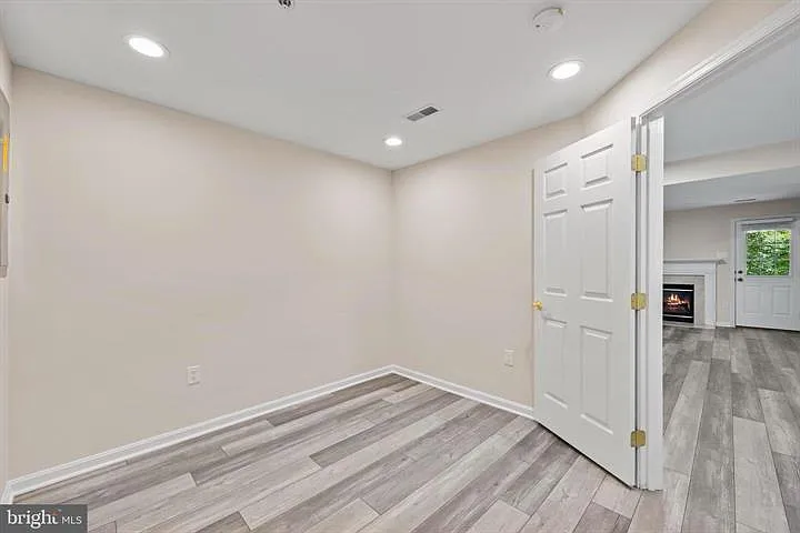 8880 Papillon Dr — Photo 36