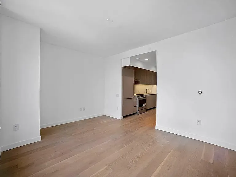3 Court Sq #4007 — Photo 1
