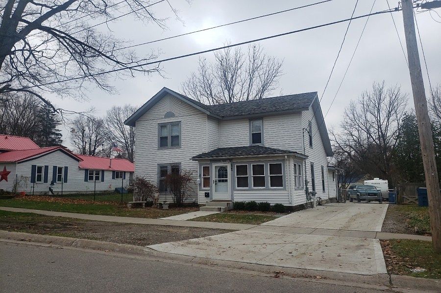 1st image of 204 E Sherman St