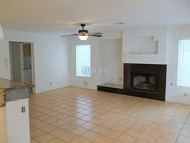 2309 Hedgewood Dr — Photo 4