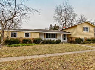 500 Schuett St, Algonquin, IL 60102