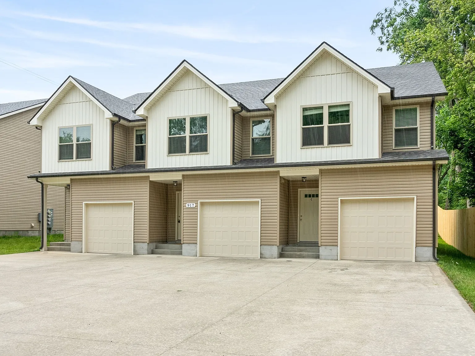 3 bed, 2.5 bath, 1336 sqft, $1,495 — Photo 2