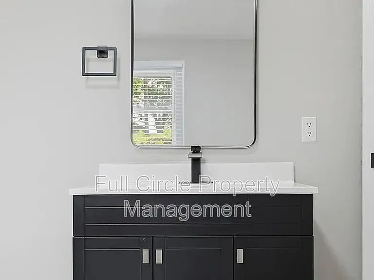 504 Harris St — Photo 13