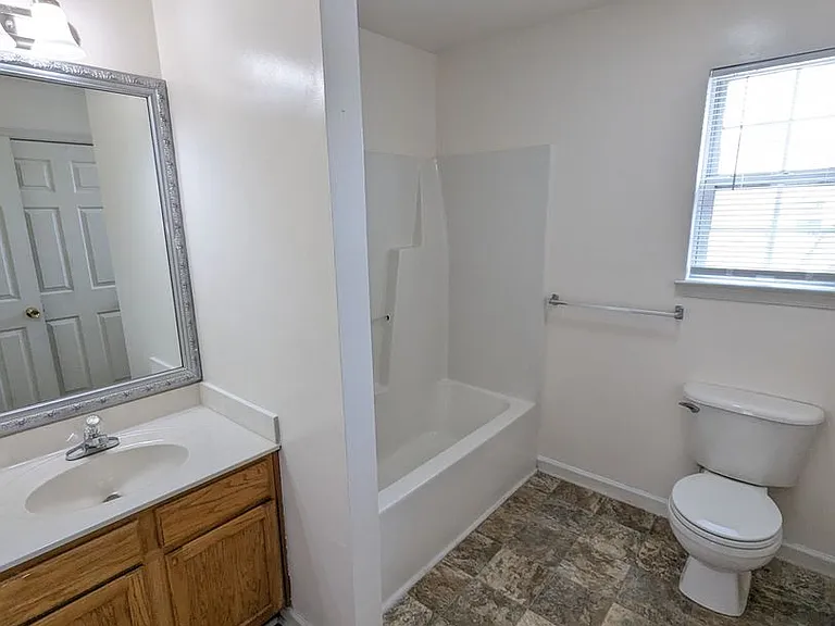 204 Burgundy Rd — Photo 12