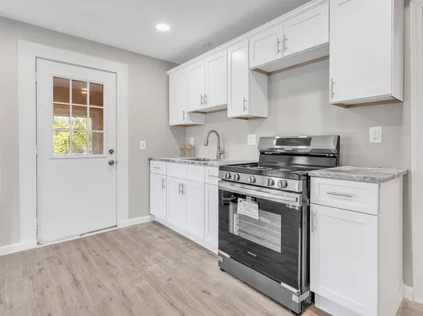 30 Chester St, Springfield, MA 01105