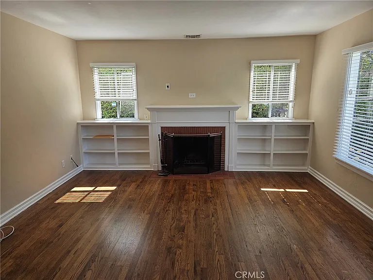 15219 Wyandotte St — Photo 5