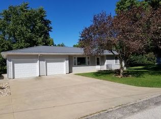 107 Jefferson Ave SW, Swisher, IA 52338