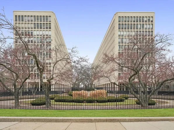 1450 E 55th Pl APT 525S, Chicago, IL 60637