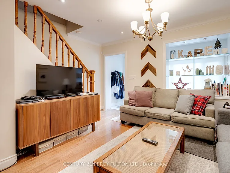 209 Coxwell Ave #MAIN — Photo 5