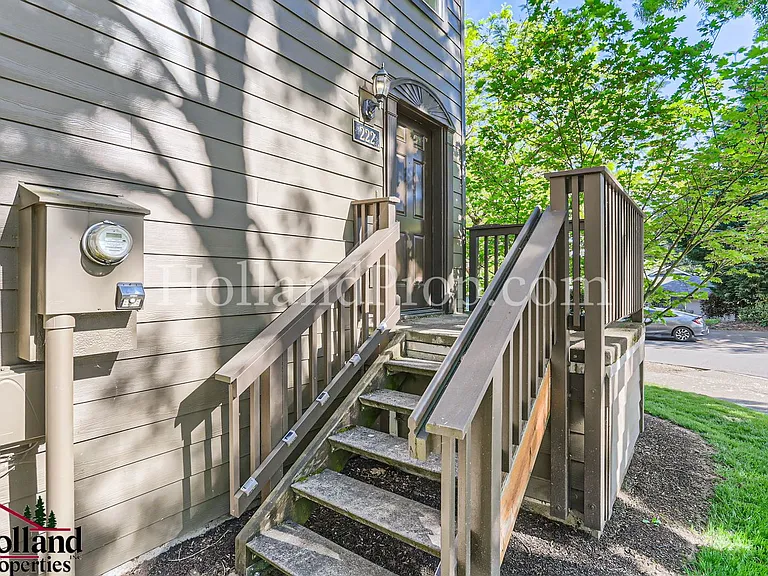 222 NE 76th Ave — Photo 3