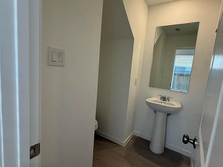 912 Pertuso Ln — Photo 8