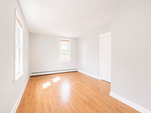 4th image of 330 Fairview St #C